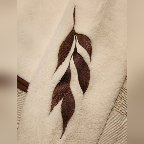 Taylor Swift Life is a Willow Zip up Fleece Sherpa Jacket - Picture 9 of 12